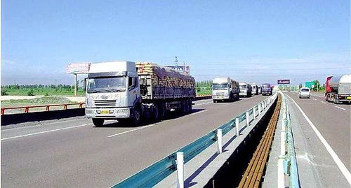新疆國際道路運輸線路總數達111條，居全國之首，普通貨物道路運輸蓬勃發展